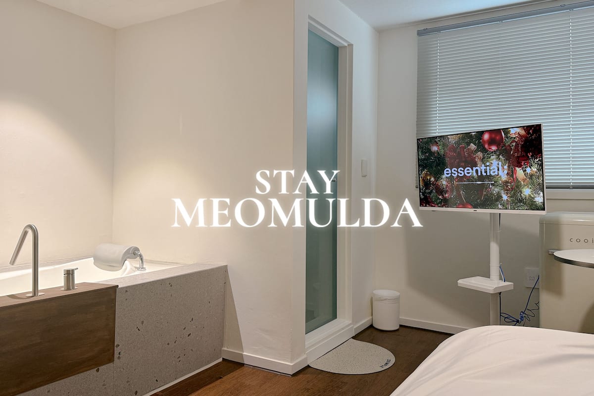 Espacio para trabajar con laptop y wifi gratis