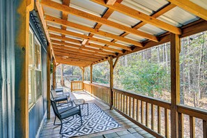 Terrace/patio - Countryside Home w/ Pond & Pasture Views in Iuka! (Iuka)