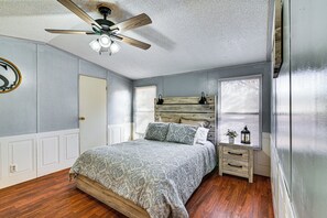 Internet, bed sheets - Countryside Home w/ Pond & Pasture Views in Iuka! (Iuka)