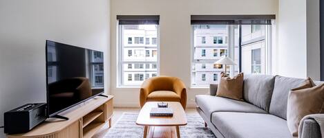 Fernseher, Stereoanlage