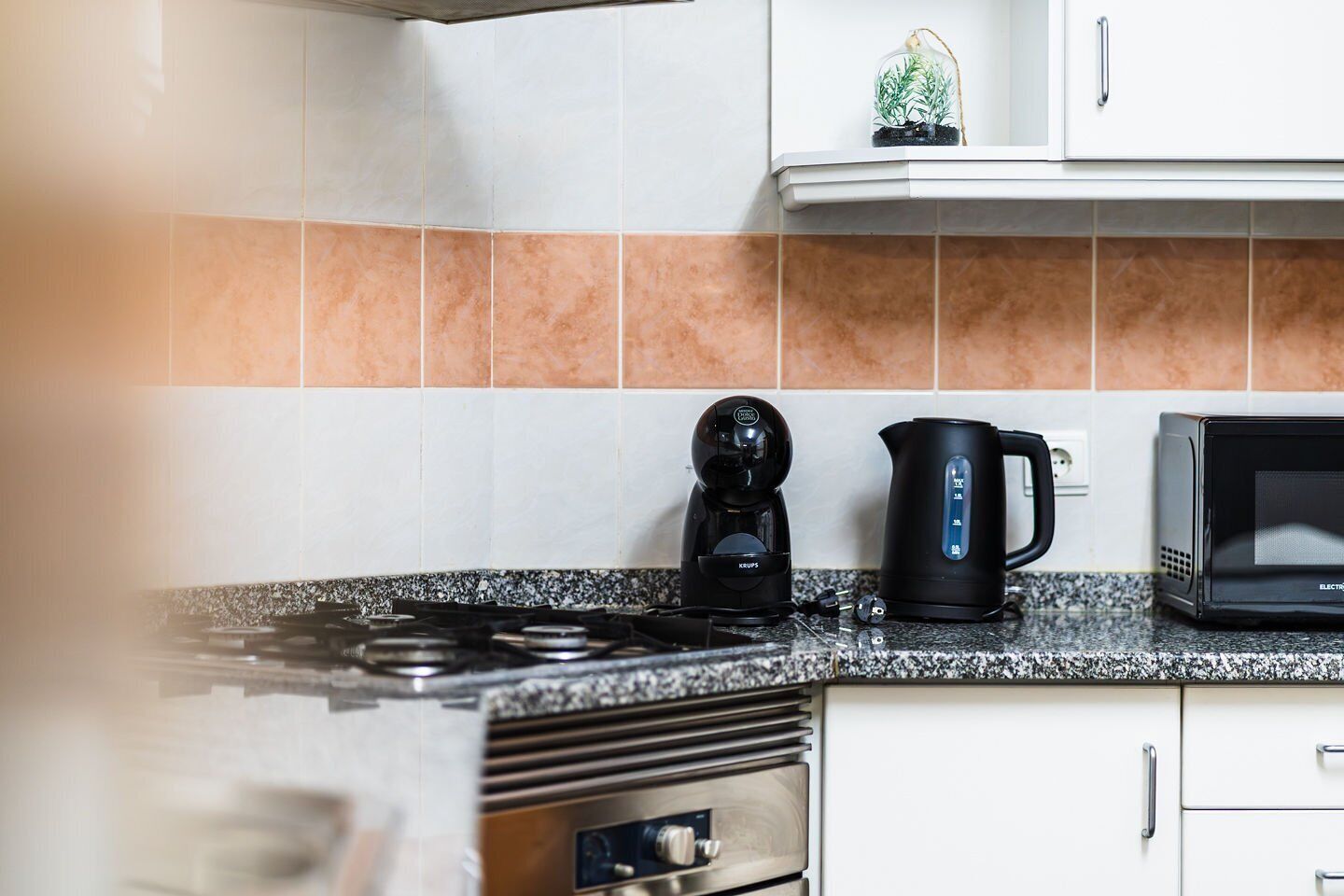 冰箱、微波炉、烤箱、炉灶