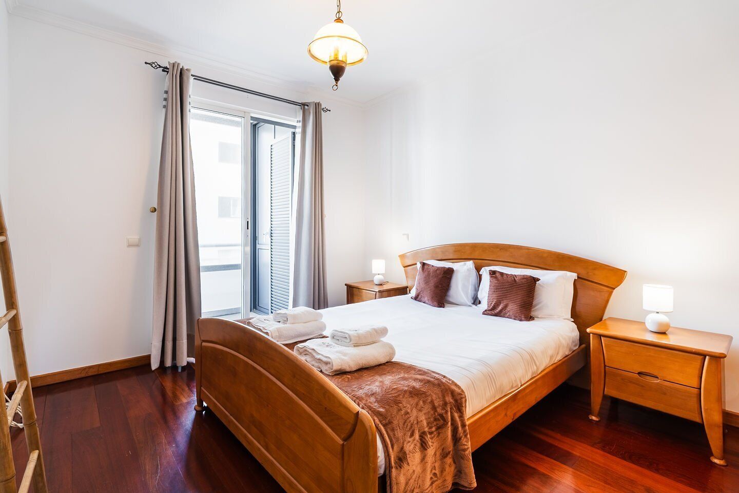 Fer et planche à repasser, accès Internet, draps fournis