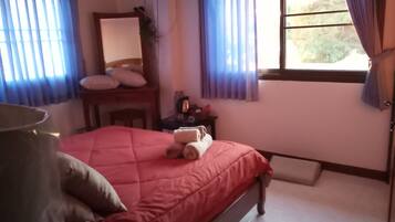 1 bedroom, WiFi (free), bed sheets