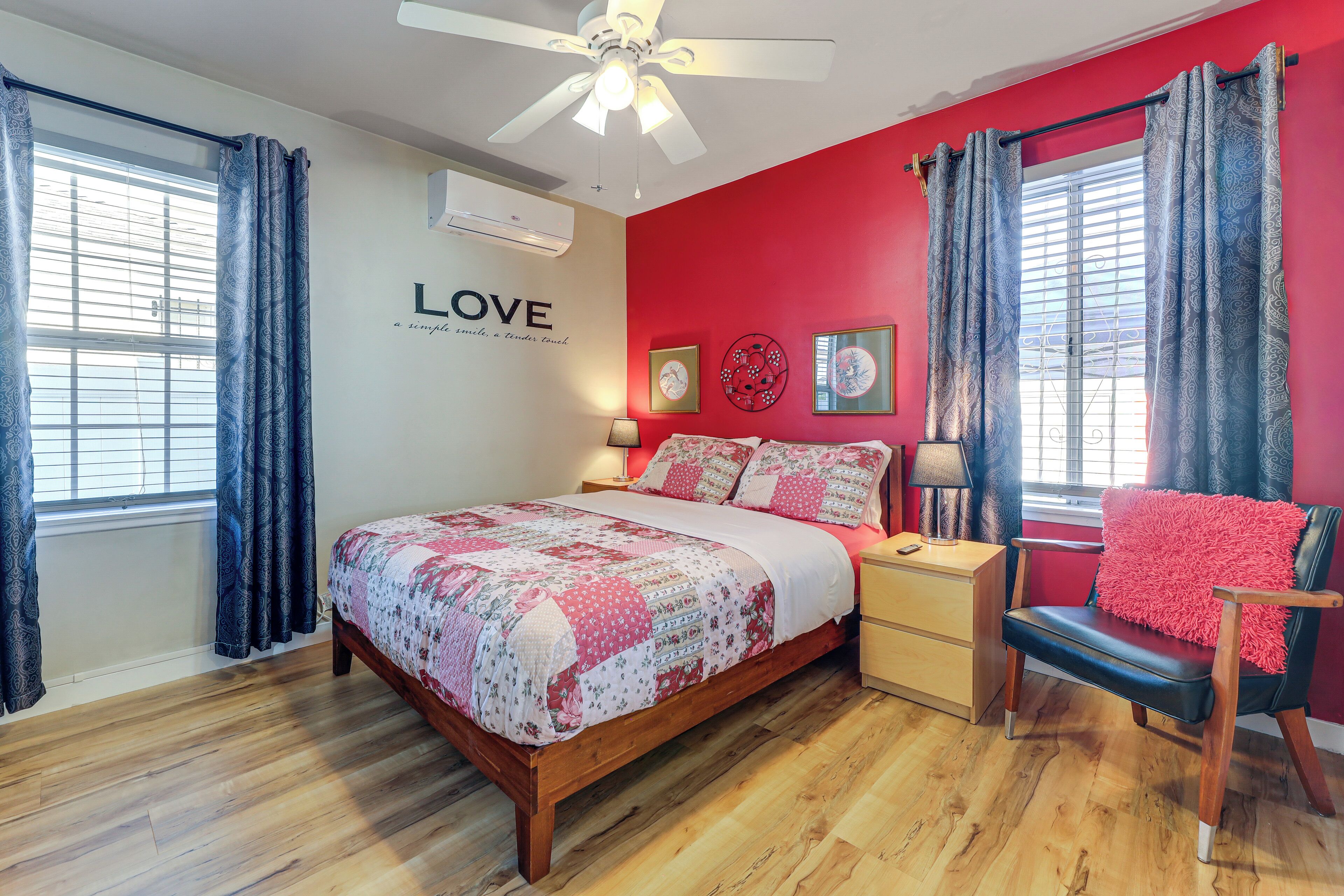 Bedroom 1 | Queen Bed | Smart TV
