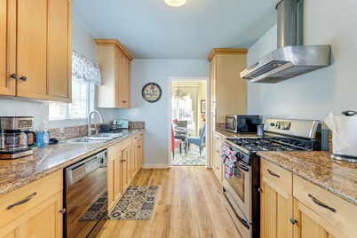 Stylish Home Near SoFi Stadium, LAX & Long Beach