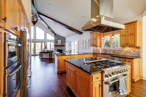 Fridge, microwave, stovetop, dishwasher - Hot Tub, Game Room! Lakefront Hickory Family Haven (Hickory)