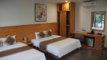 Habitación familiar, balcón, vista al resort | Escritorio y wifi gratis