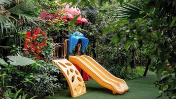 Tempat bermain anak - outdoor