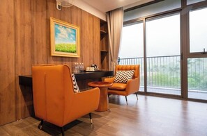 Signature Σουίτα, Μπαλκόνι, Θέα στο Ξενοδοχείο | Γραφείο, δωρεάν Wi-Fi 