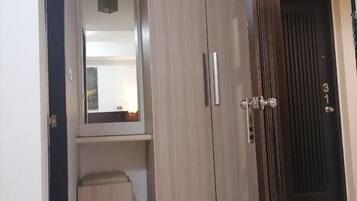 In-room safe, free WiFi