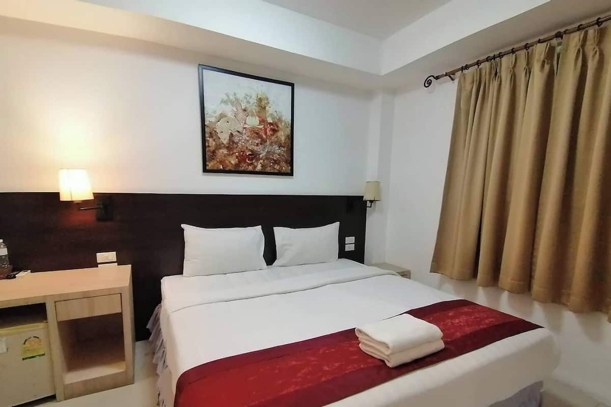 Economy Double Room | In-room safe, free WiFi