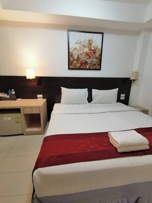 Economy Double Room | In-room safe, free WiFi