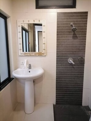 Standard Room | In-room safe, free WiFi - AtWhitePatong (Patong)