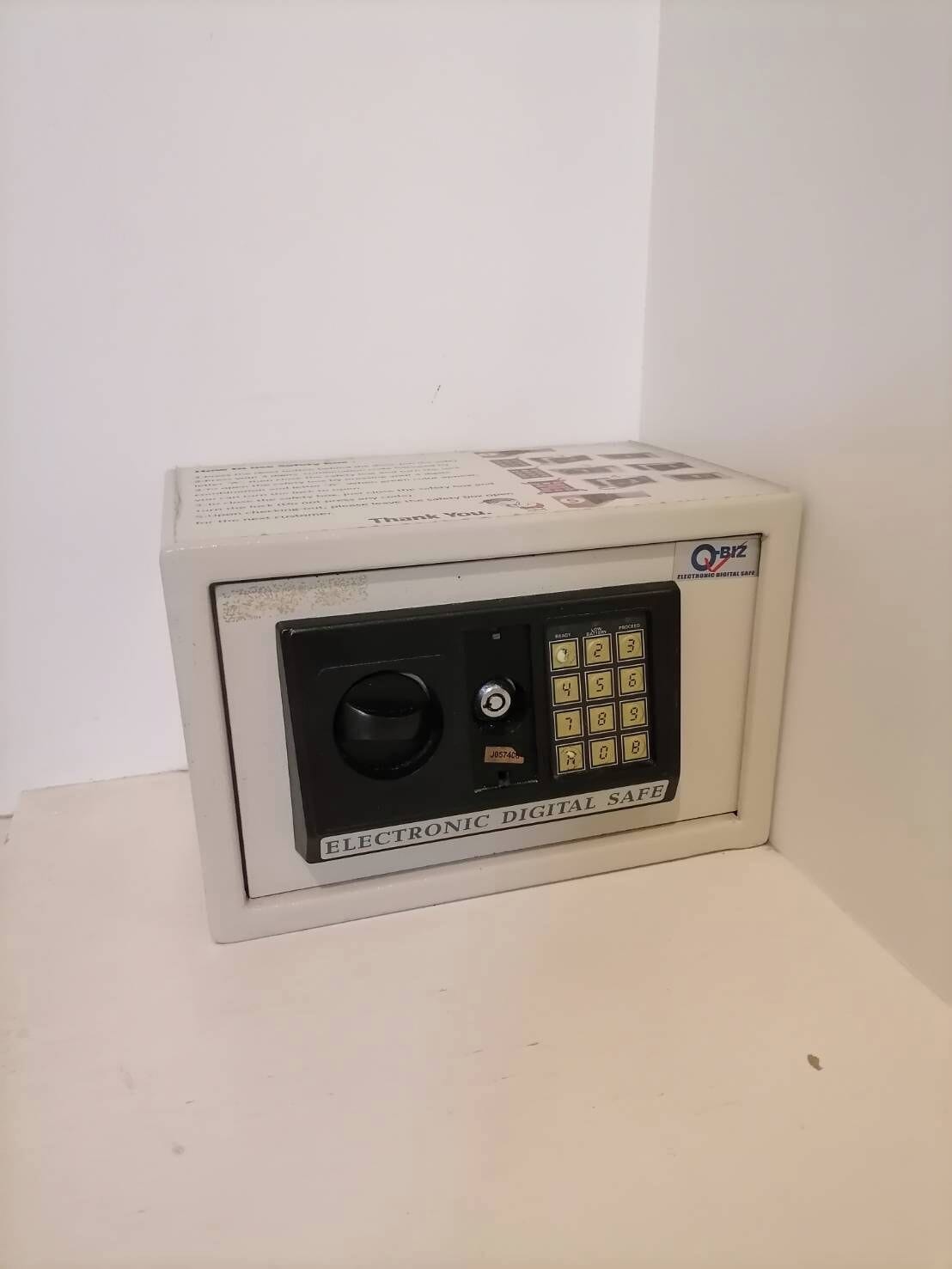 Economy Double Room | In-room safe, free WiFi