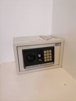 Habitación doble económica | Caja de seguridad en la habitación y wifi gratis 