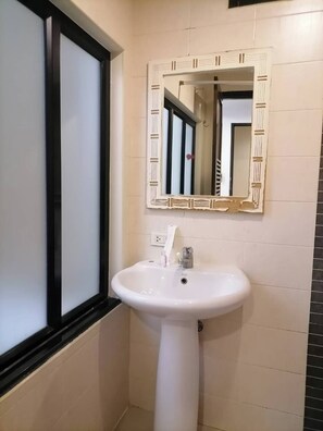 Habitación doble económica | Caja de seguridad en la habitación y wifi gratis 