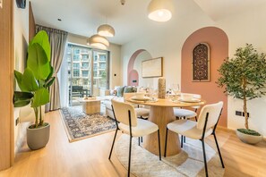 Interior - Walk from Burj Khalifa and Dubai Mall, Near the Metro Station (Dubai)