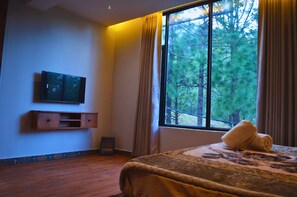 Free WiFi, bed sheets - Hill Crest Escapes – Luxury 2BHK Apartment with Scenic Mountain View, Kasauli (Dharampur)
