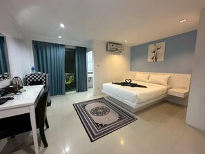 Zimmersafe, Schreibtisch, kostenloses WLAN, Bettwäsche