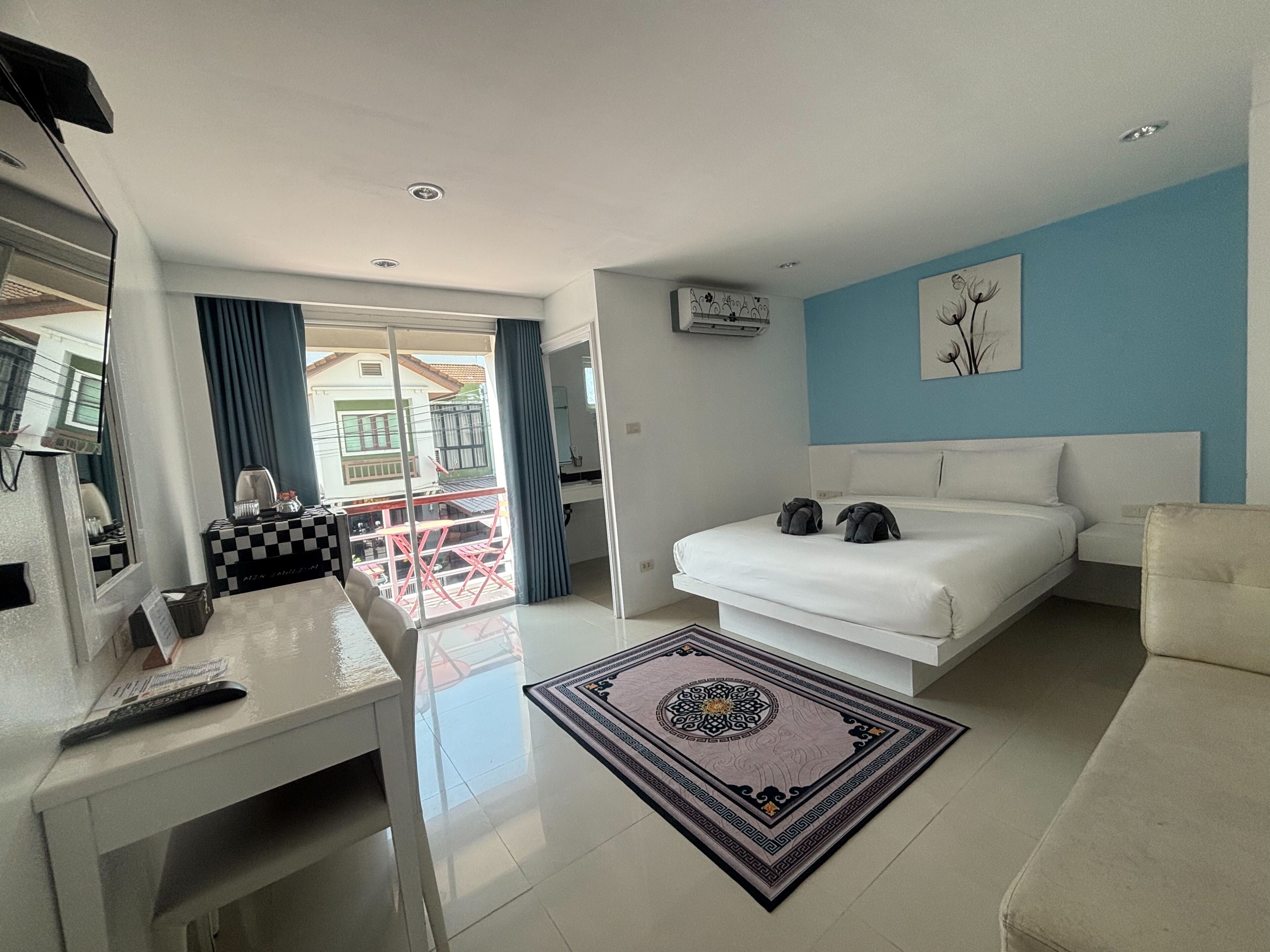 Superior-dobbeltværelse - balkon - byudsigt | Pengeskab på værelset, skrivebord, gratis Wi-Fi, sengetøj