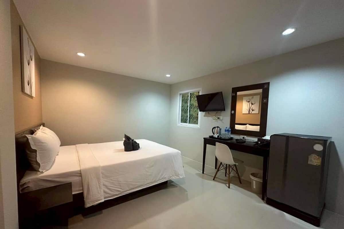 In-room safe, iron/ironing board (on request), free WiFi, bed sheets