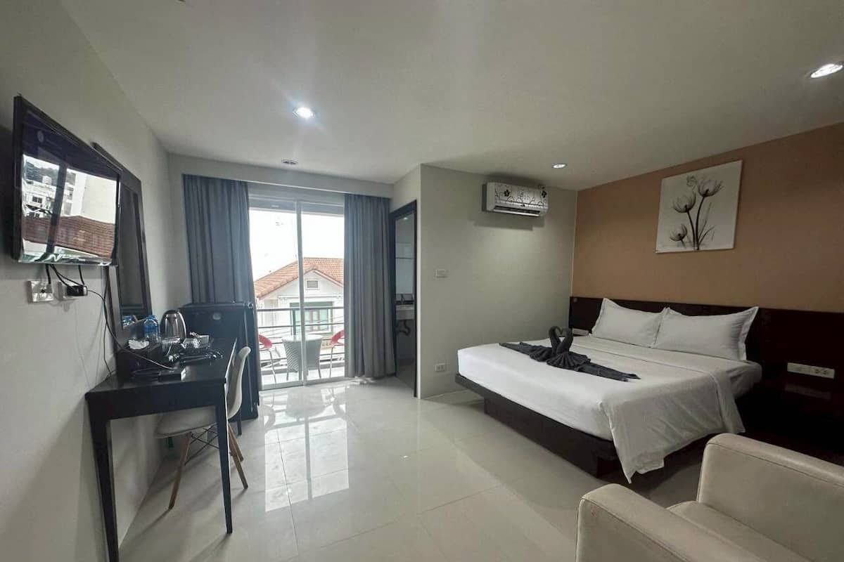In-room safe, iron/ironing board (on request), free WiFi, bed sheets
