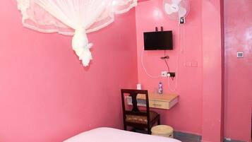 Free WiFi, bed sheets