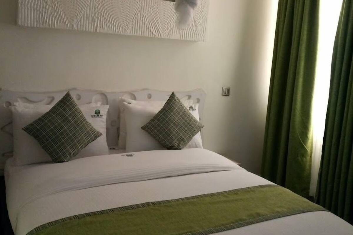 Wifi gratis y ropa de cama 
