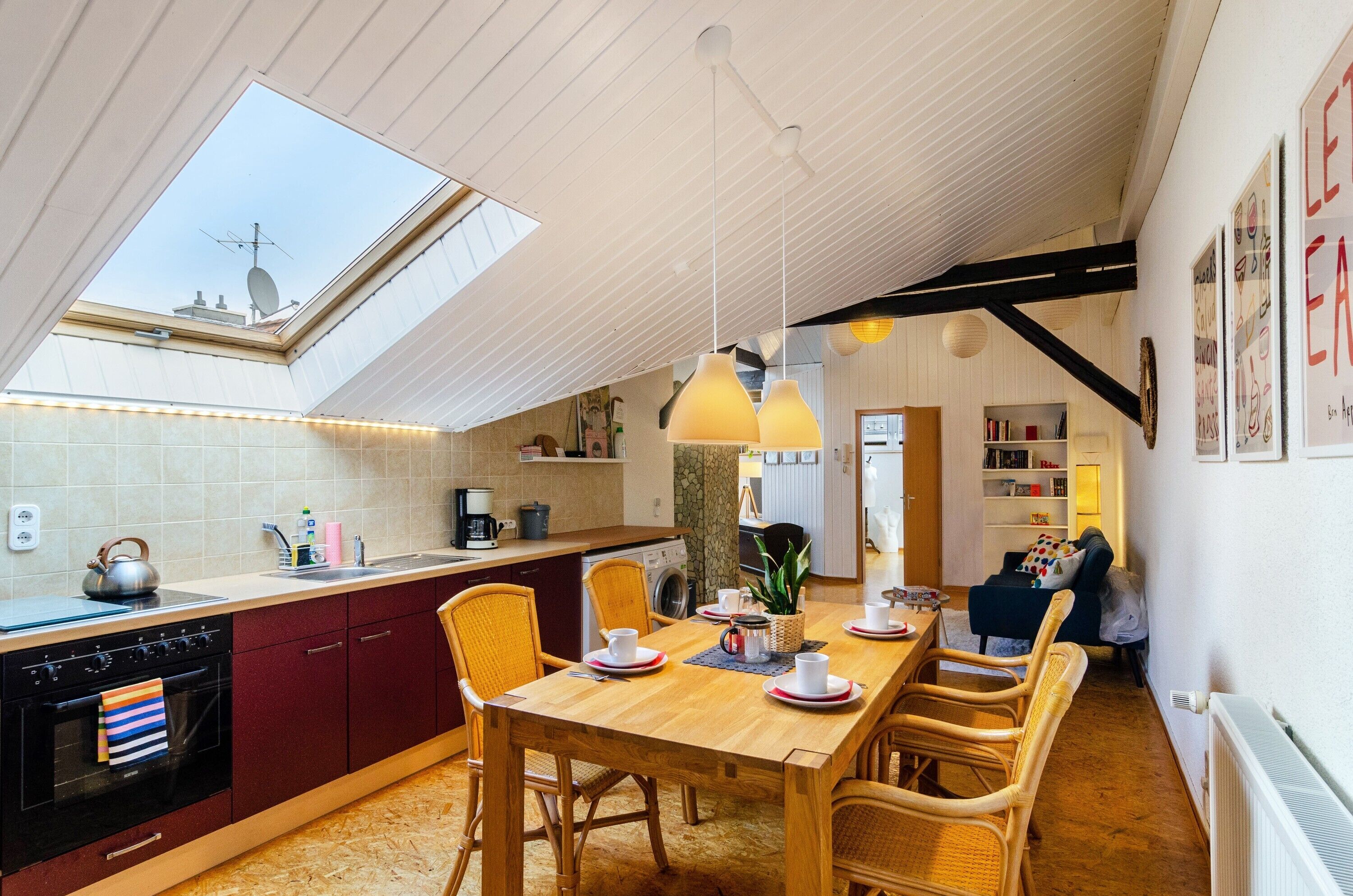 Frigorífic, microones, forn i placa de cuina 