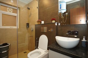 샤워 시설, 무료 세면용품, 화장지