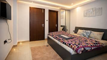 Deluxe Room, Mountain View | In-room safe, free WiFi, bed sheets