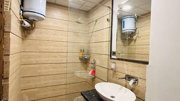 Deluxe Room, Mountain View | Bathroom | Shower, free toiletries, toilet paper