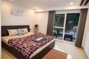 Deluxe Room, Mountain View | In-room safe, free WiFi, bed sheets - CDS Luxury Homestay Shimla (Shimla)