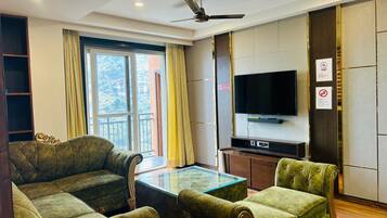 Kamar Deluks, pemandangan gunung | Area keluarga