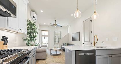 NEW Steiner House âą River Ranch âą King âą Office âą Frame TV