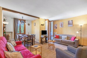 家庭开间, 山景 (Appartamento Rifugio dei Sogni) | 起居区 | 21-英寸纯平电视(配备数码频道)