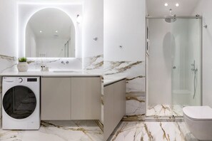 Shower - Minimal Luxury 2BR Apartment in Kolonaki (Athina)