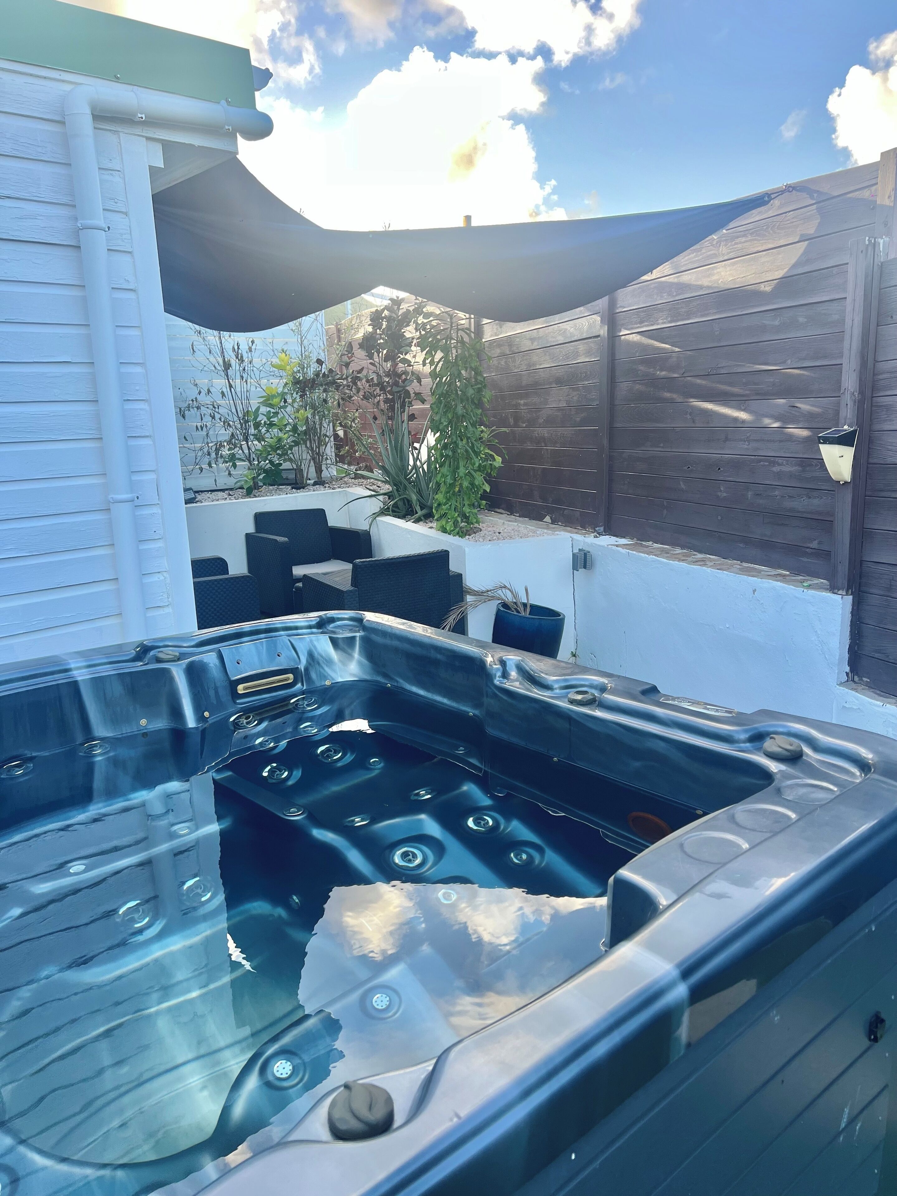 Outdoor spa tub