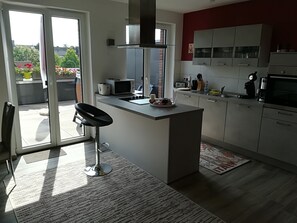 Fridge, microwave, stovetop, dishwasher