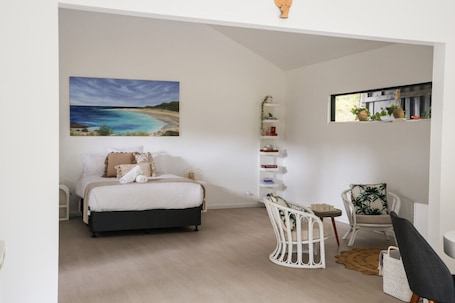 1 bedroom, desk, free WiFi, bed sheets. Studio on Percheron: Minimal. Mindful. Artful