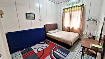 House | Iron/ironing board, free WiFi