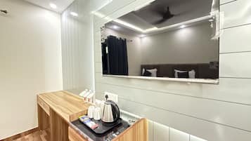 Habitación doble Deluxe, vista a la ciudad | Servicios de la habitación