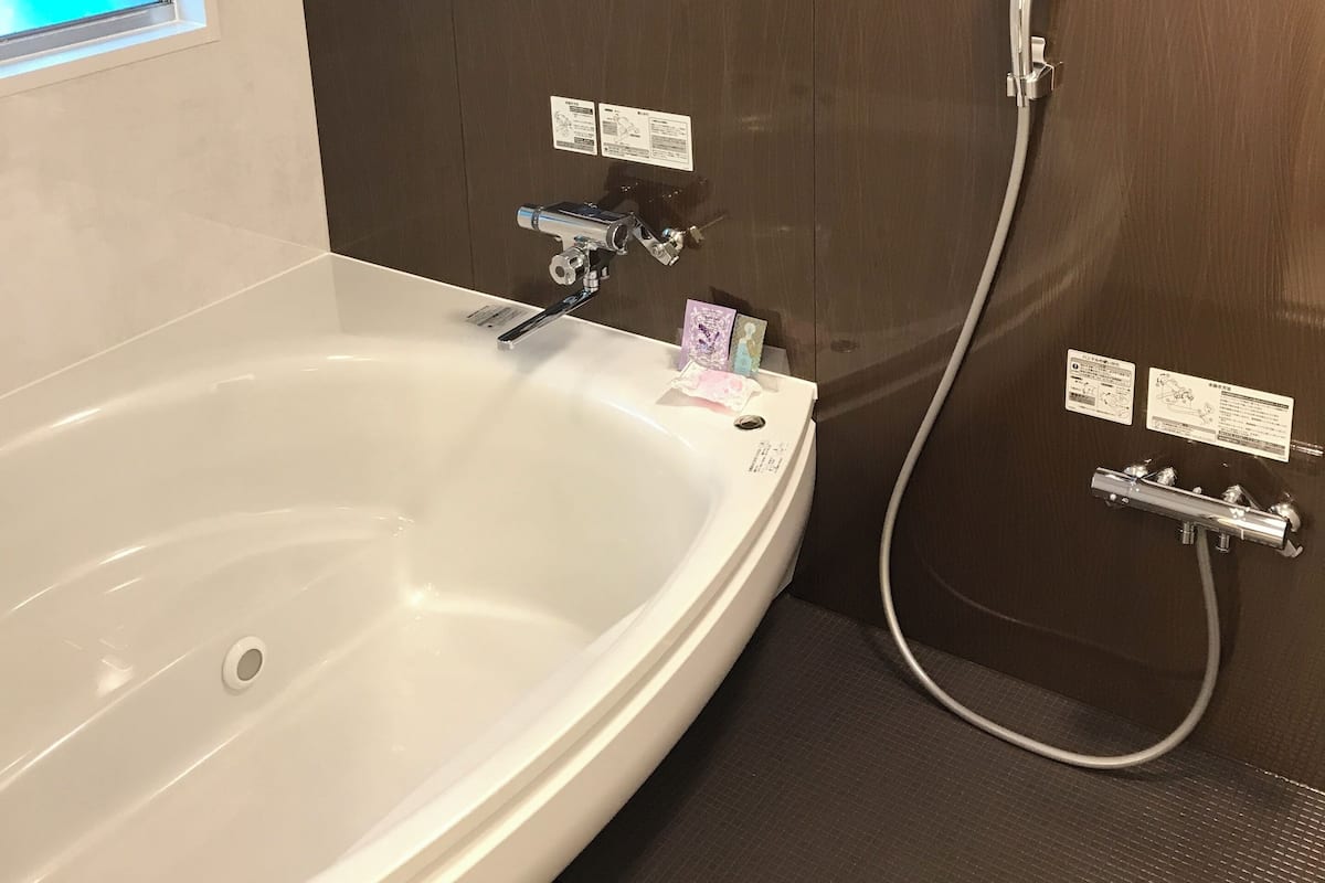 Deluxe Suite | Bathroom