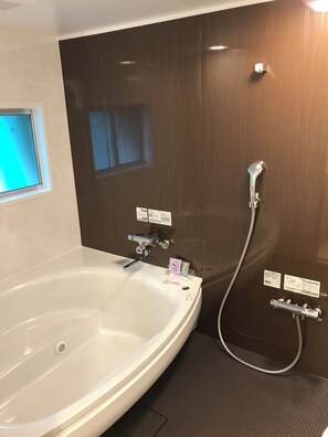 Deluxe Suite | Bathroom