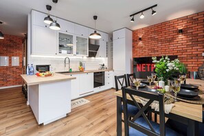 Fridge, microwave, oven, stovetop - Lumina luxury apart with beautiful view (Łódź)