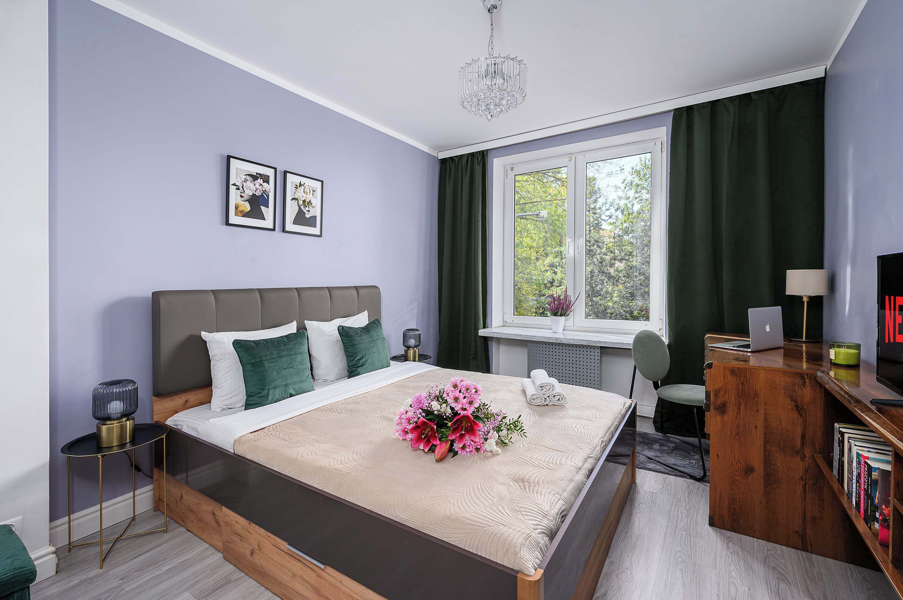 Escrivaninha, ferros/tábuas de passar roupa, Wi-Fi, roupa de cama