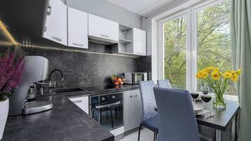 Fridge, microwave, oven, stovetop