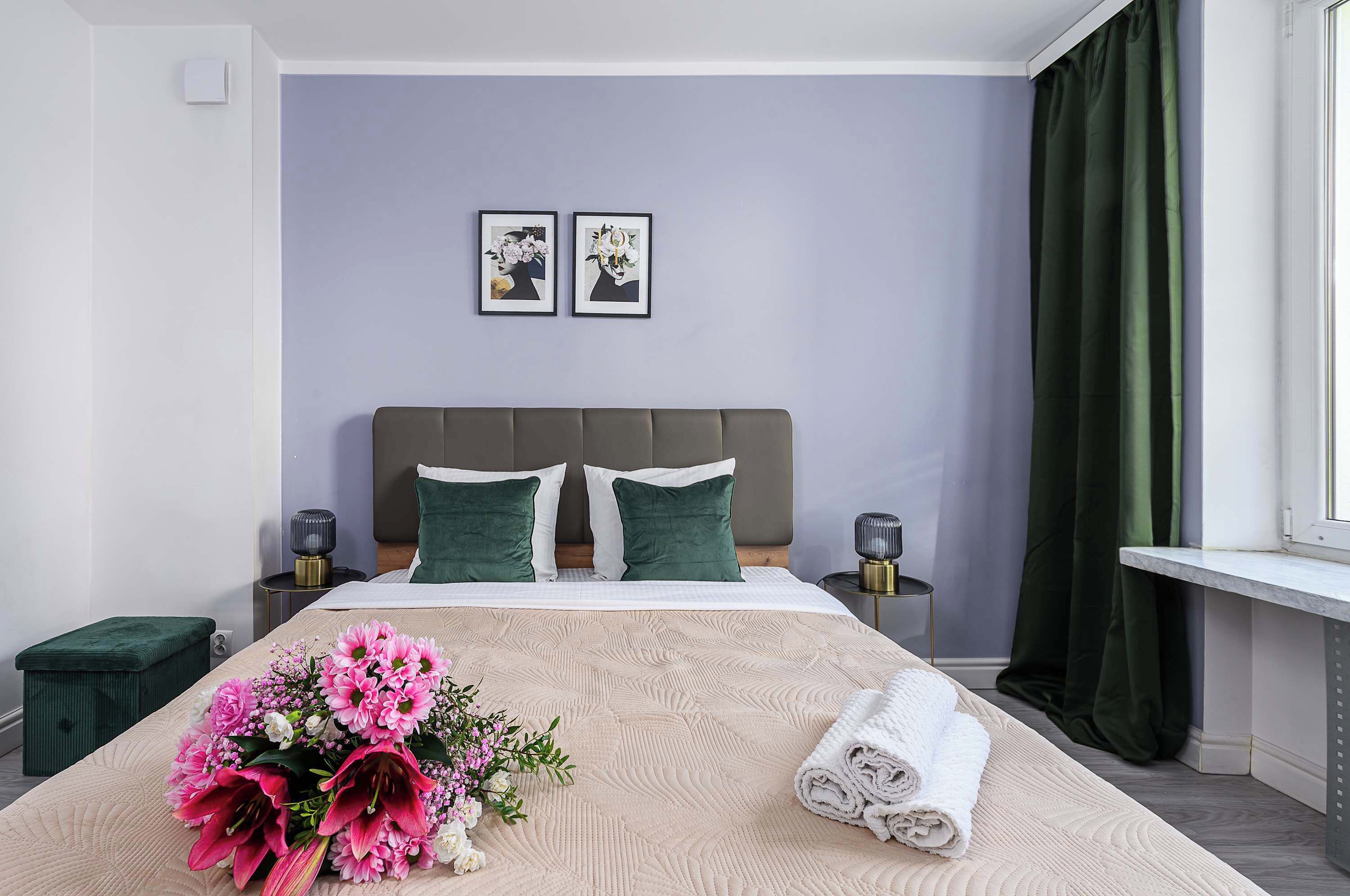 Desk, iron/ironing board, WiFi, bed sheets