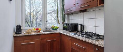 Fridge, microwave, oven, stovetop