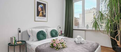 Iron/ironing board, travel crib, WiFi, bed sheets